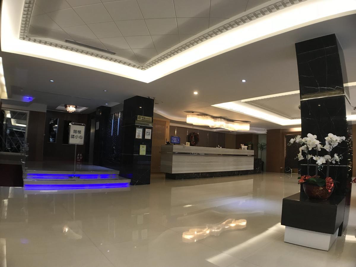 パリス ビジネス ホテル 高雄市 エクステリア 写真